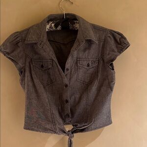 Gray Button-Up Tie-Front Cap Sleeve  Shirt size M by Guess